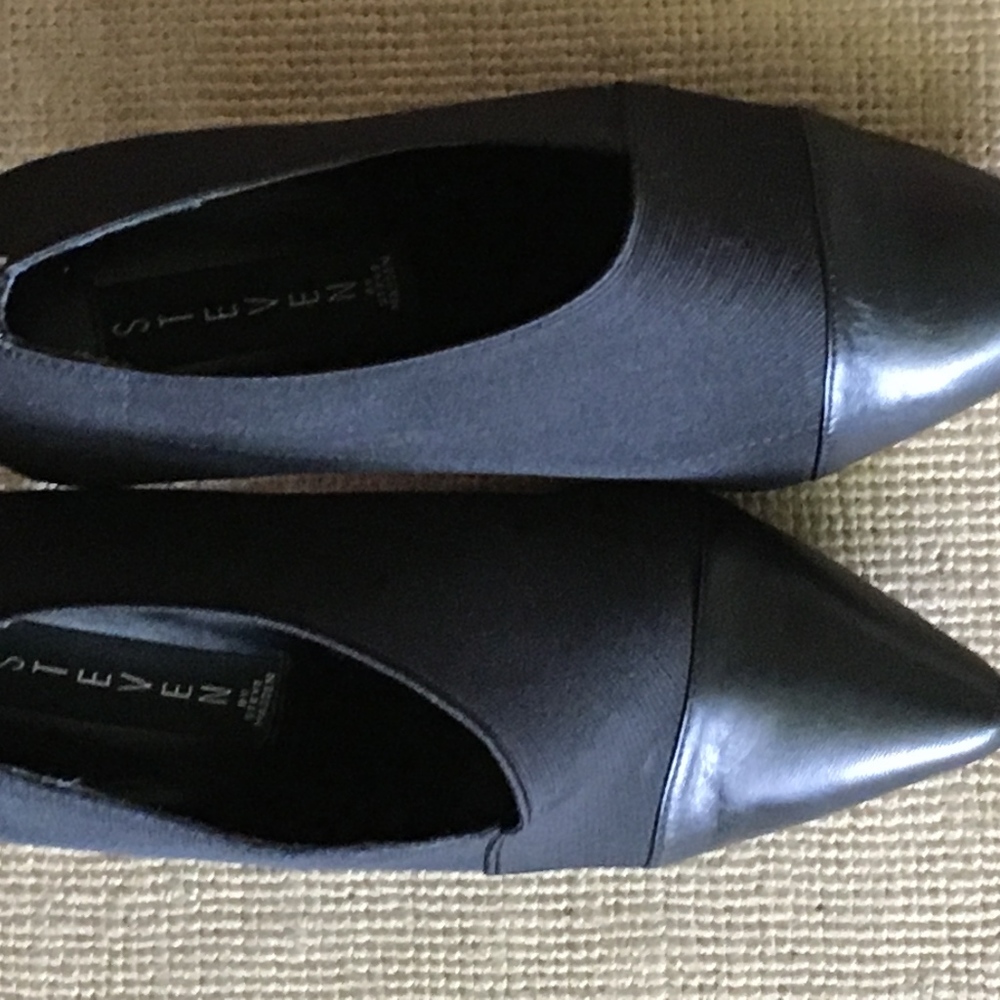 Steve Madden Black Pumps